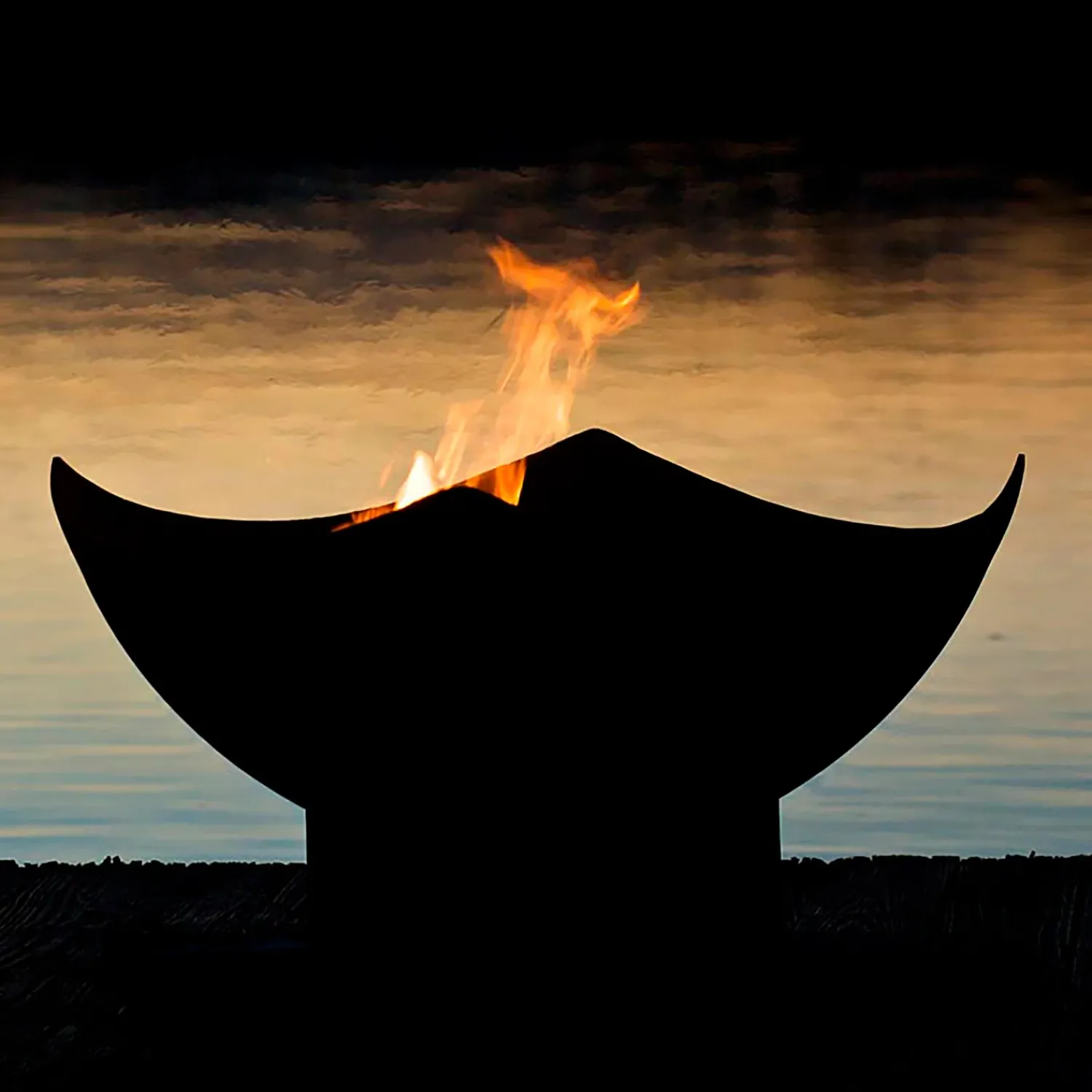 Plow & Hearth Fire Pits|Fire Pits>American-Made Firepit Art Manta Ray Fire Pit