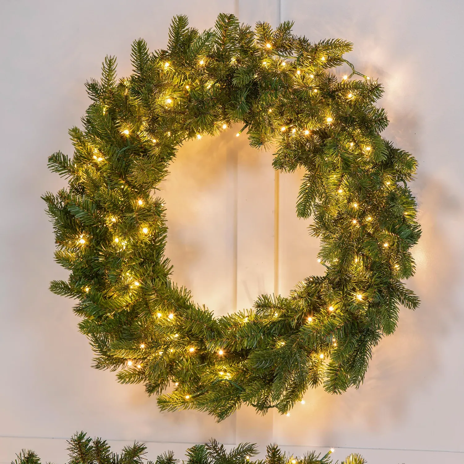 Plow & Hearth Wreaths>Arlington Indoor/Outdoor Lighted Holiday Wreath