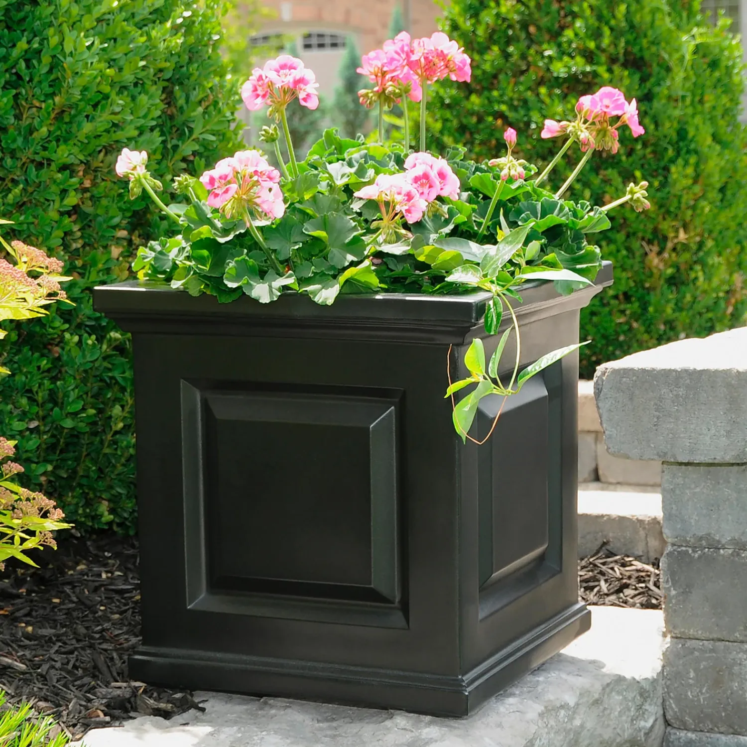 Plow & Hearth Planters & Plant Stands>Chadwick Self-Watering Planter, 16" sq.