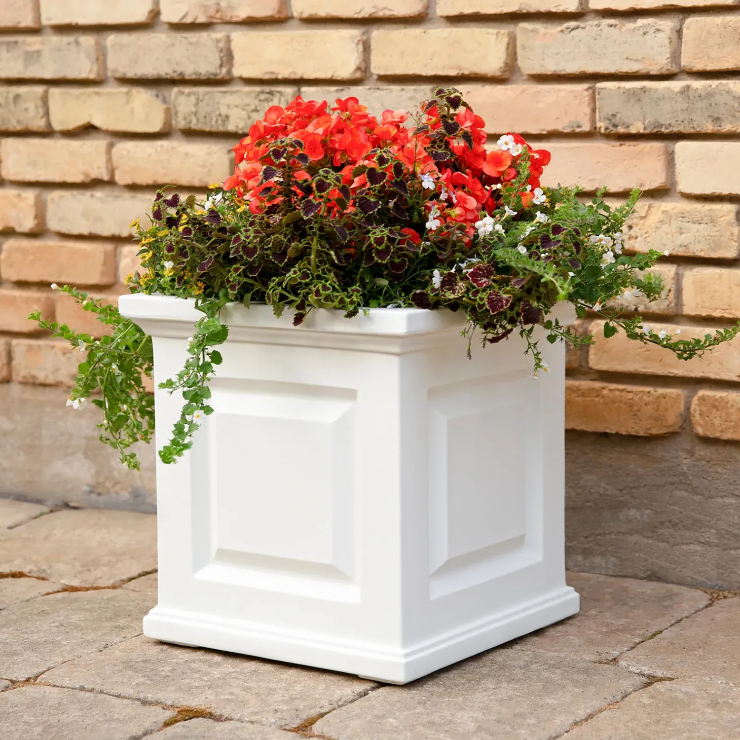 Plow & Hearth Planters & Plant Stands>Chadwick Self-Watering Planter, 16" sq.