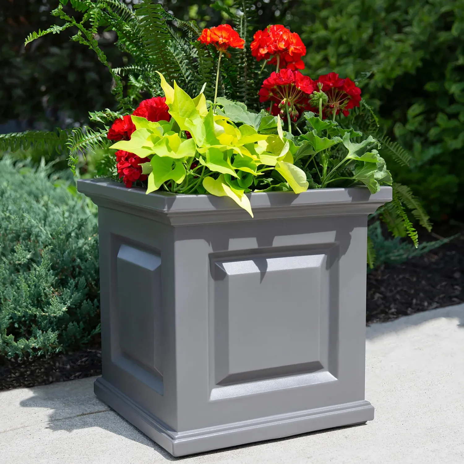 Plow & Hearth Planters & Plant Stands>Chadwick Self-Watering Planter, 20" sq.