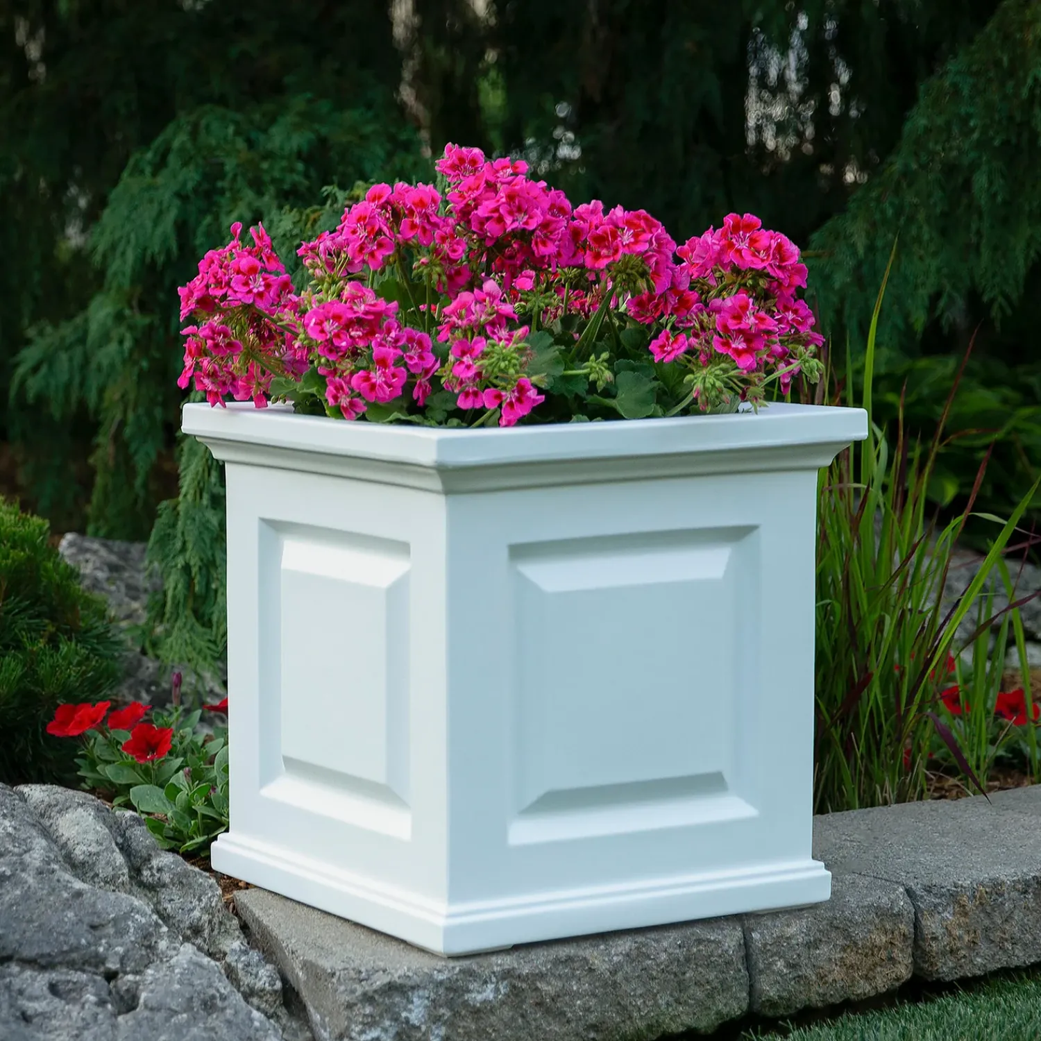 Plow & Hearth Planters & Plant Stands>Chadwick Self-Watering Planter, 20" sq.