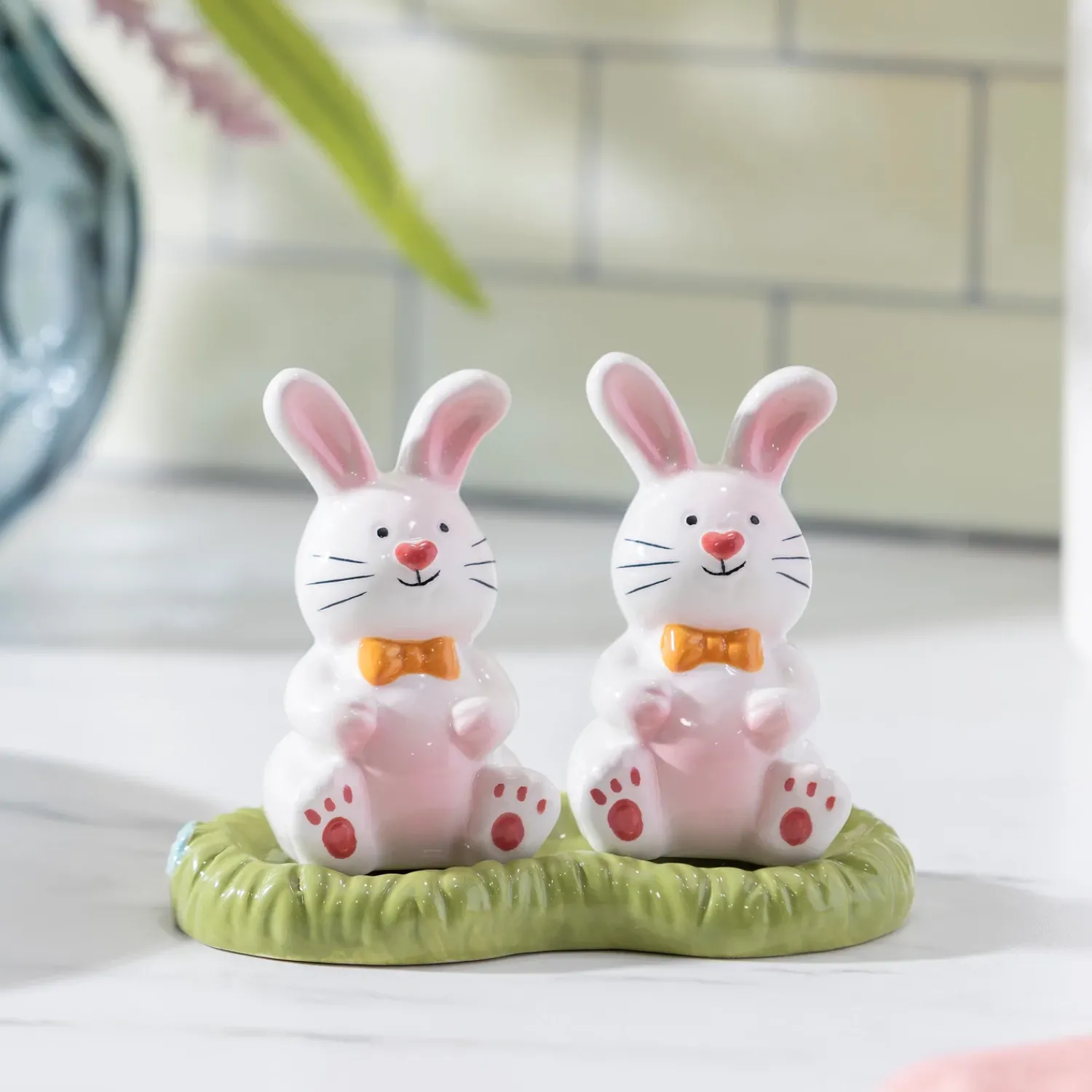 Plow & Hearth Salt & Pepper Shakers>Easter Bunny Scene Ceramic Salt and Pepper Set