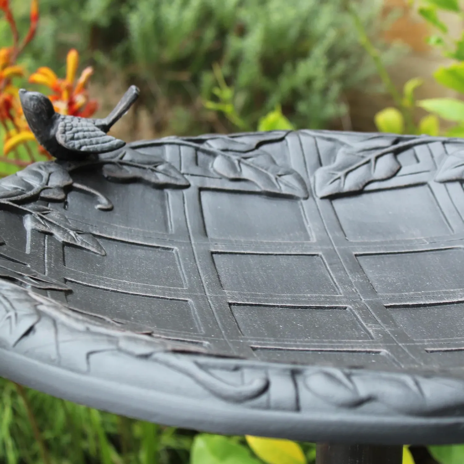 Plow & Hearth Birdbaths>English Ivy Metal Birdbath