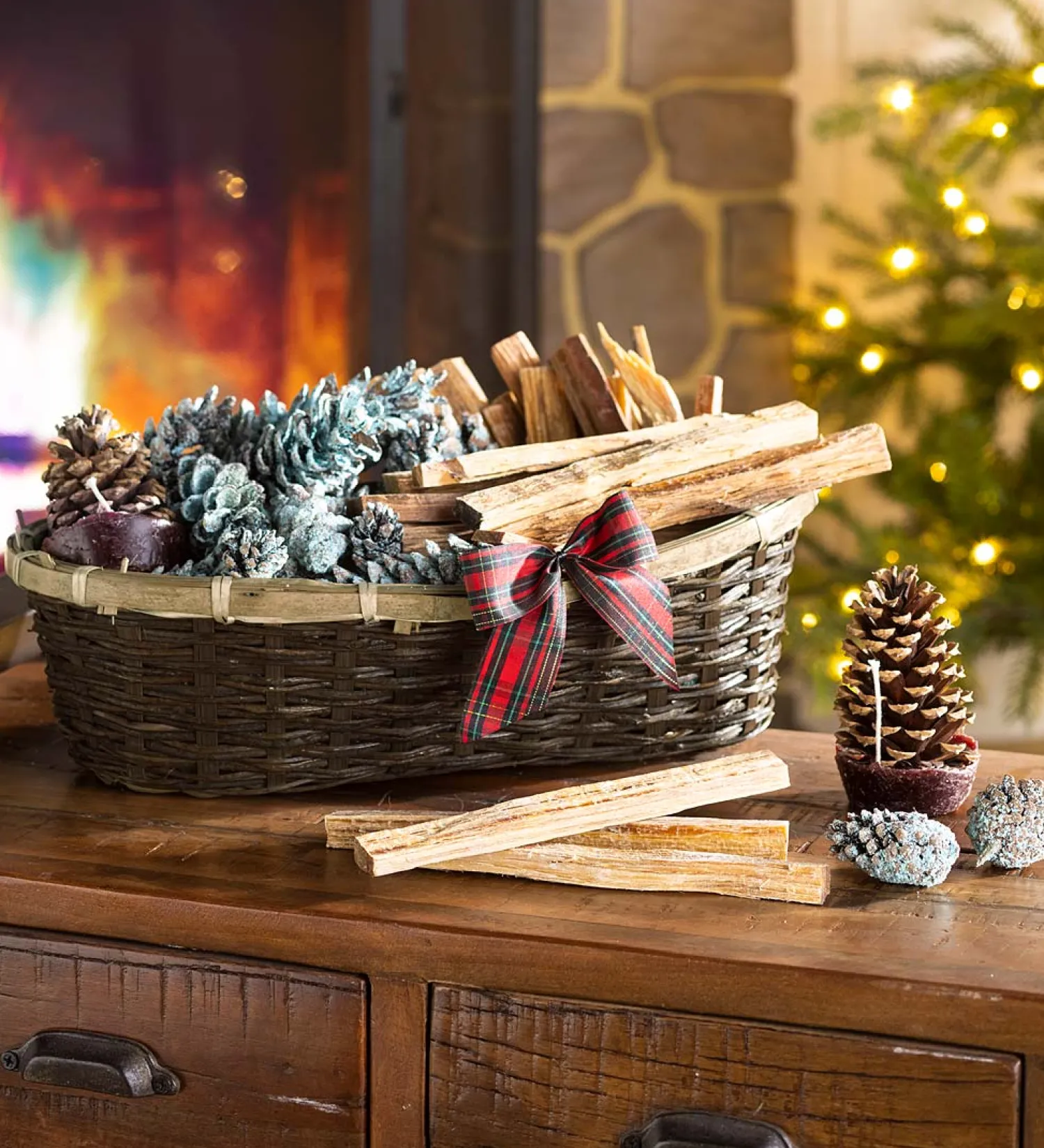 Plow & Hearth Fire Starters & Fatwood>Fire Starter Holiday Gift Basket with Fatwood, Color Cones and Wax Cones