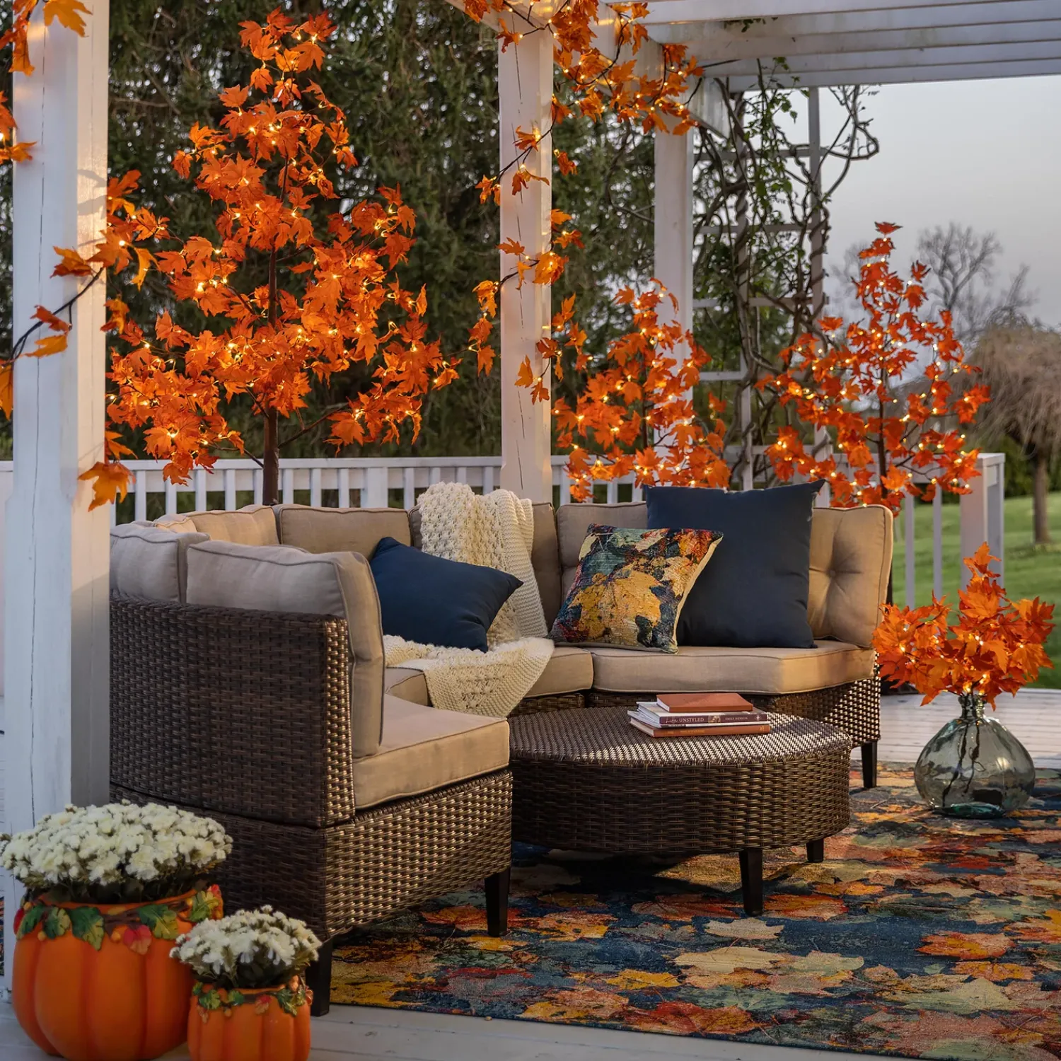 Plow & Hearth Outdoor Throw Pillows|Decorative Pillows>Indoor/Outdoor Autumn Leaves Polypropylene Throw Pillow