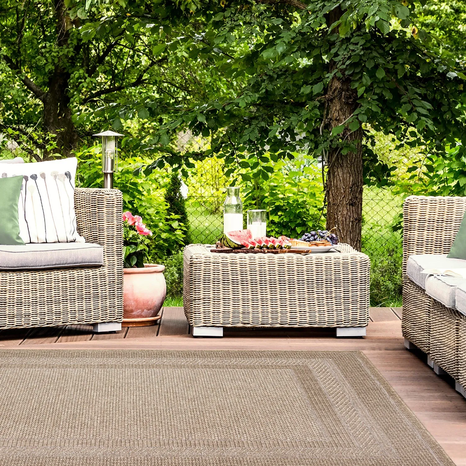 Plow & Hearth Area Rugs>Indoor/Outdoor Beachcomber Border Rug, 6'6" x 9'4" Natural