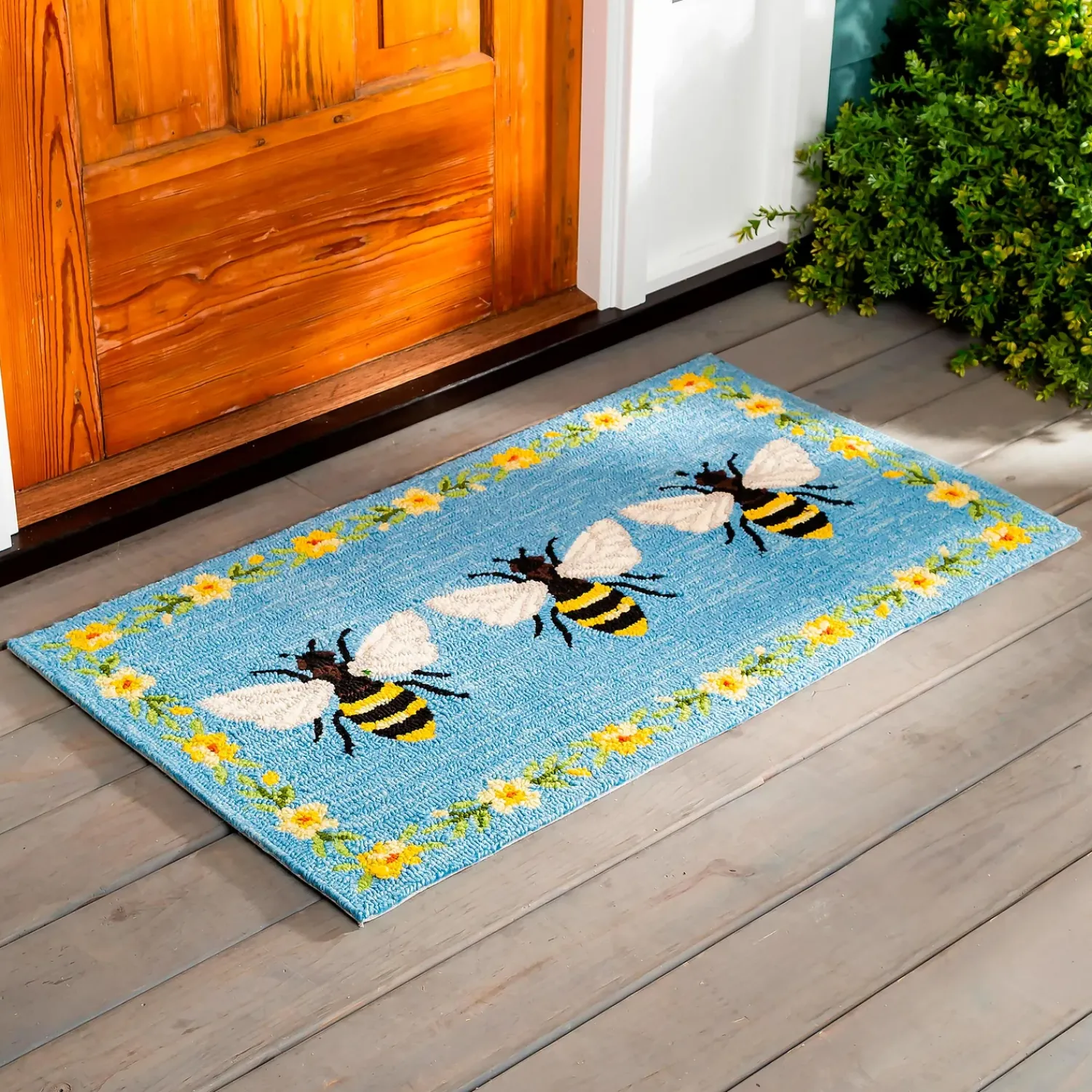 Plow & Hearth Hooked Rugs>Indoor/Outdoor Bee Hooked Polypropylene Accent Rug
