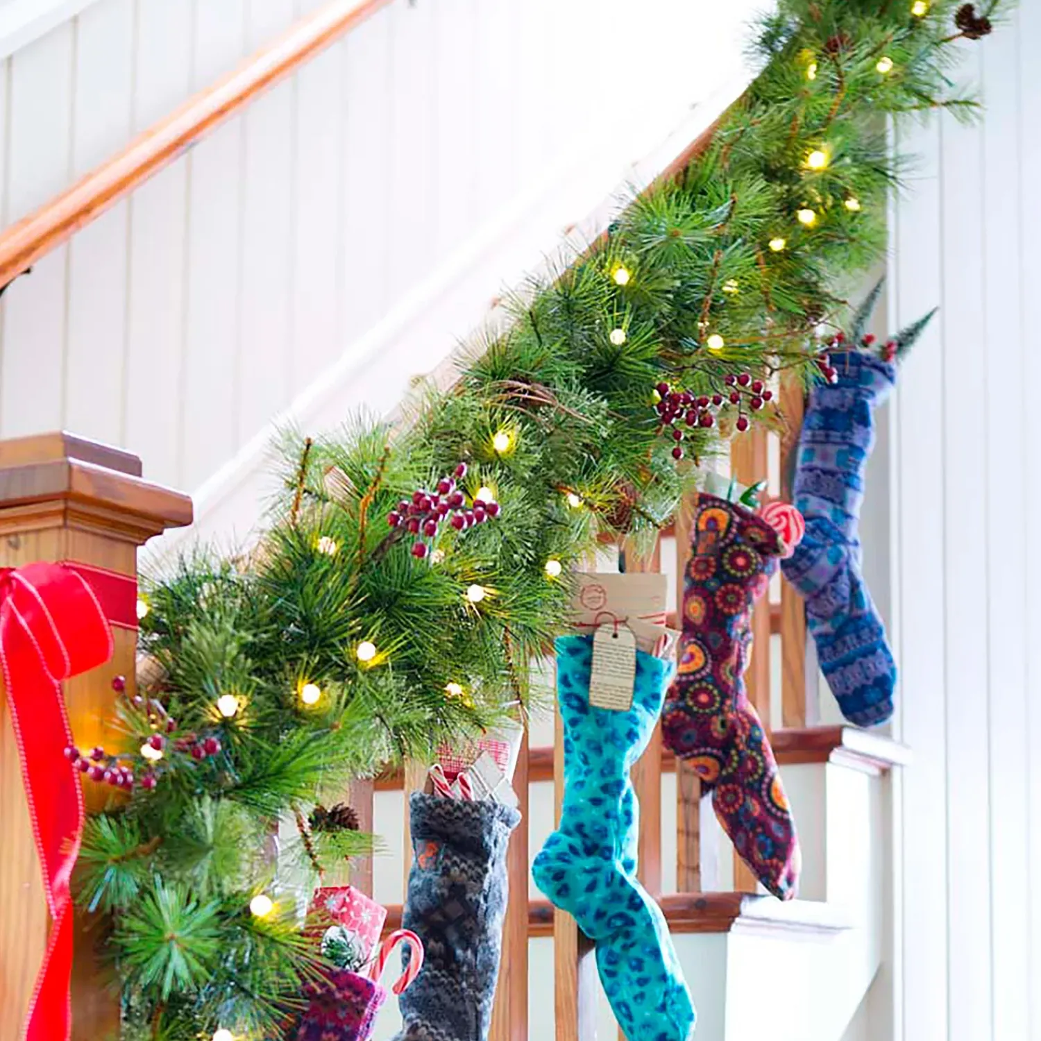 Plow & Hearth Lighted Trees & Garlands>Indoor/Outdoor Blue Ridge Garland with Battery-Operated Dual-Function Lights