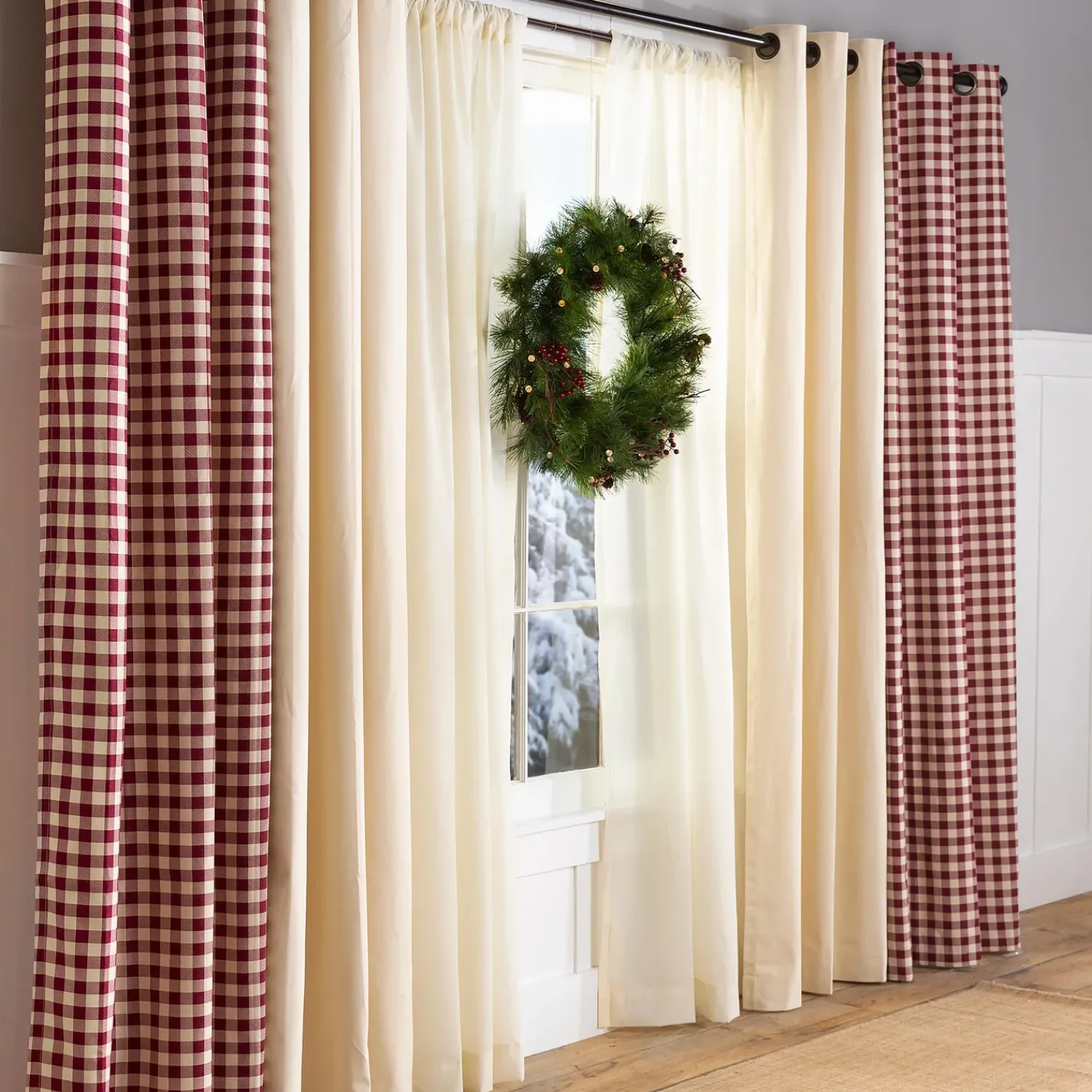 Plow & Hearth Wreaths>Indoor/Outdoor Blue Ridge Wreath with Battery-Operated Dual-Function Lights, 24" dia.
