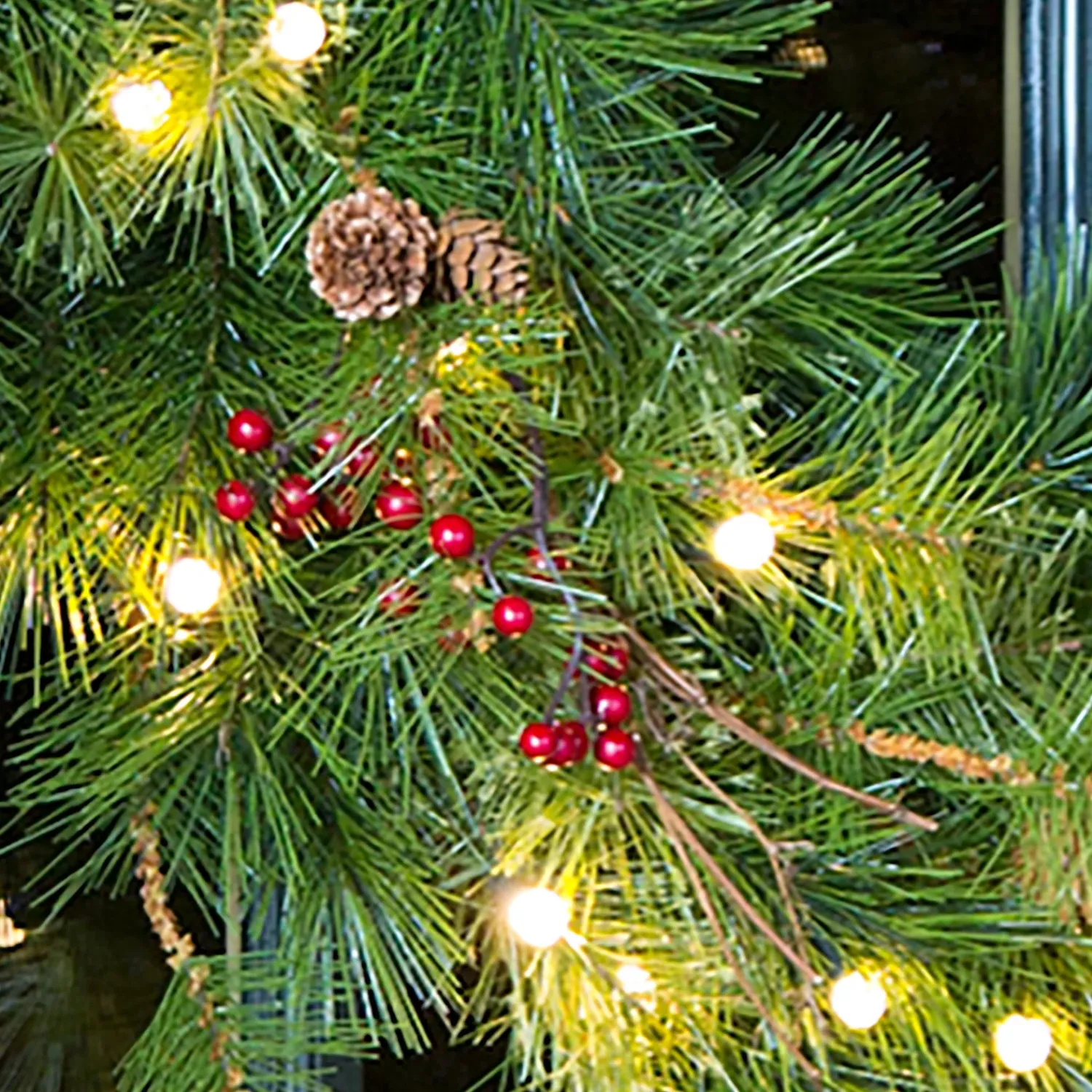 Plow & Hearth Wreaths>Indoor/Outdoor Blue Ridge Wreath with Battery-Operated Dual-Function Lights, 24" dia.