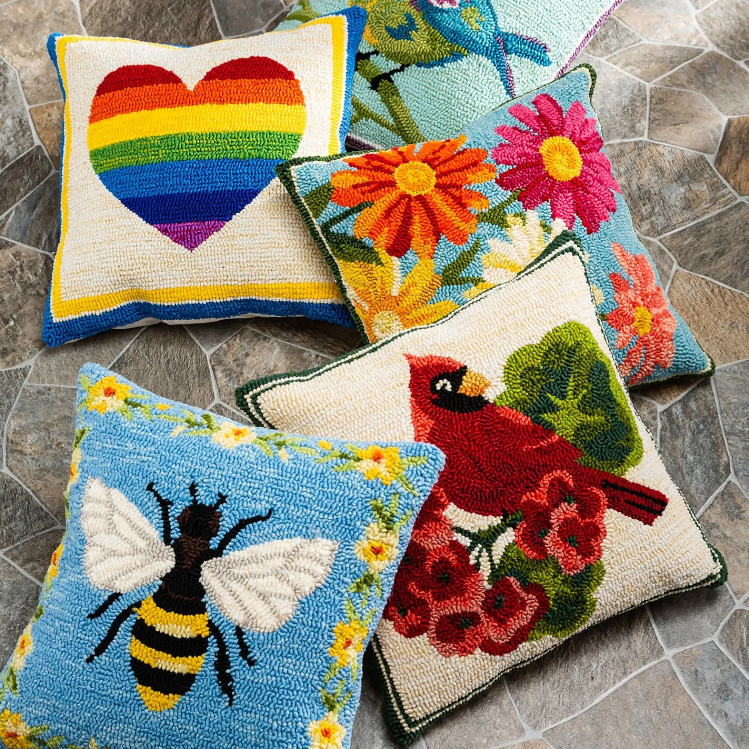 Plow & Hearth Outdoor Throw Pillows|Decorative Pillows>Indoor/Outdoor Cardinal/Geranium Hooked Polypropylene Throw Pillow 18"x18"