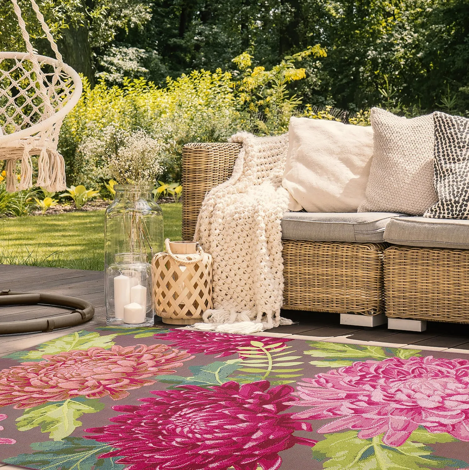 Plow & Hearth Area Rugs>Indoor/Outdoor Chrysanthemum Polypropylene Rug, 4'10" x 7'6"