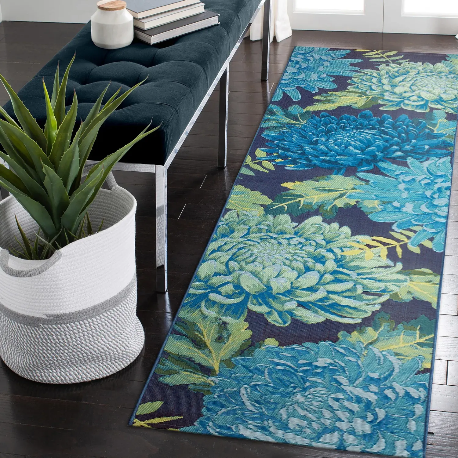 Plow & Hearth Runners>Indoor/Outdoor Chrysanthemum Polypropylene Rug, 23" x 7'6" Runner