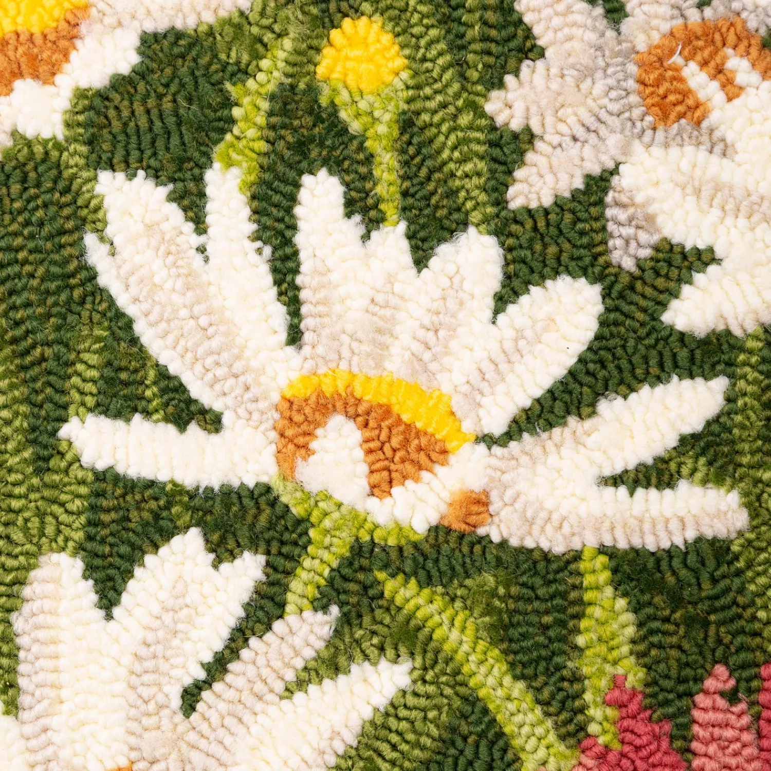 Plow & Hearth Hooked Rugs>Indoor/Outdoor Daisy Walk Hooked Polypropylene Accent Rug