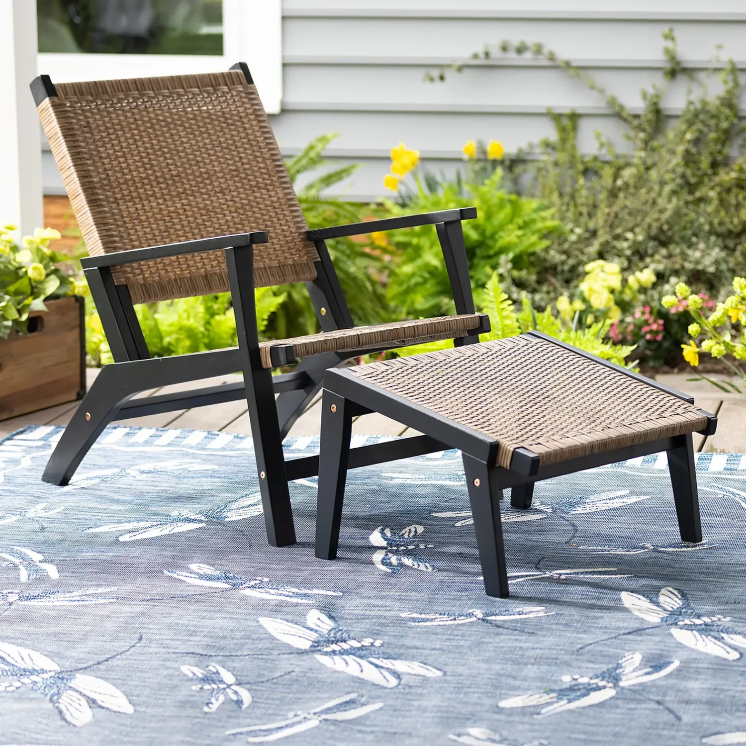 Plow & Hearth Area Rugs>Indoor/Outdoor Dragonfly Rug, 4'10" x 7'6"