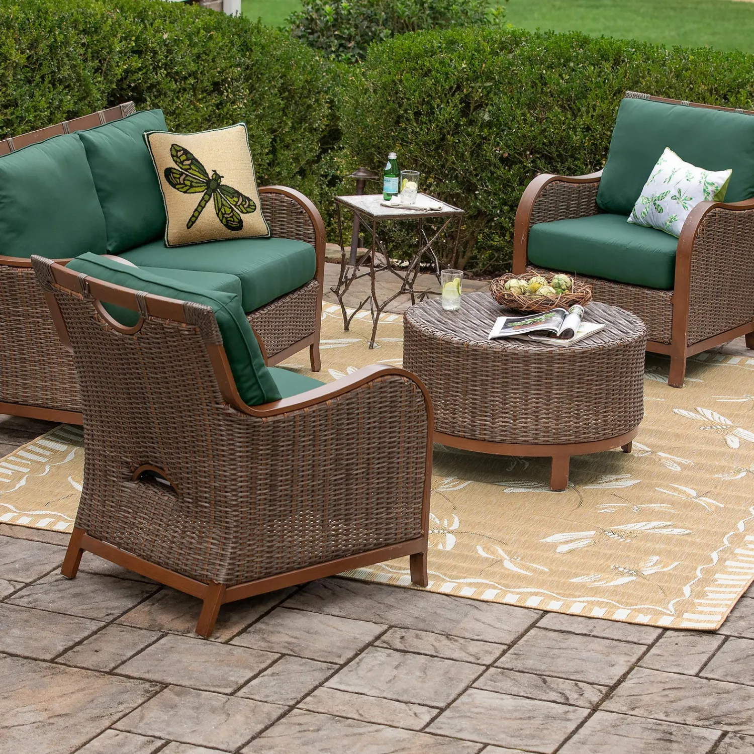 Plow & Hearth Area Rugs>Indoor/Outdoor Dragonfly Rug, 7'10" x 9'10"