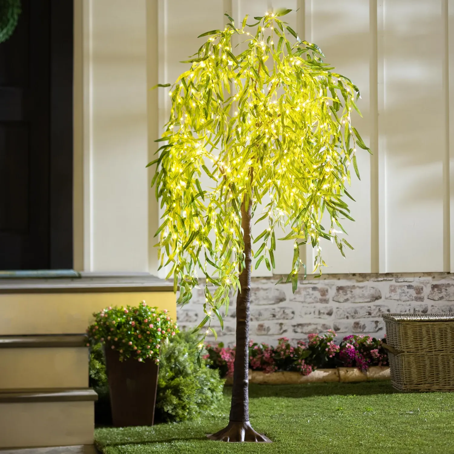 Plow & Hearth Lighted Trees & Garlands>Indoor/Outdoor Electric Lighted Green Willow Tree, 6'H