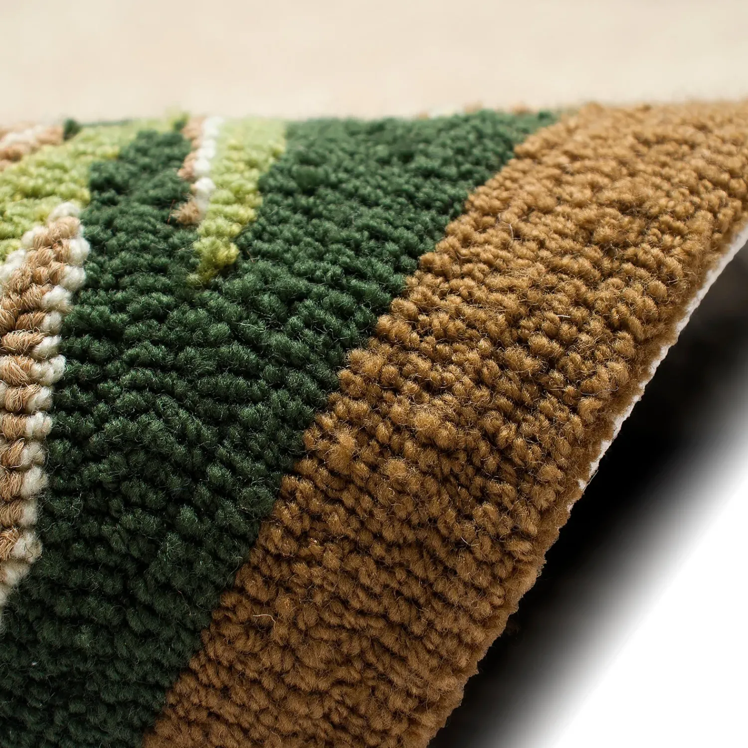 Plow & Hearth Runners>Indoor/Outdoor Forest Lake Border Rug, 2' x 8' Runner Natural