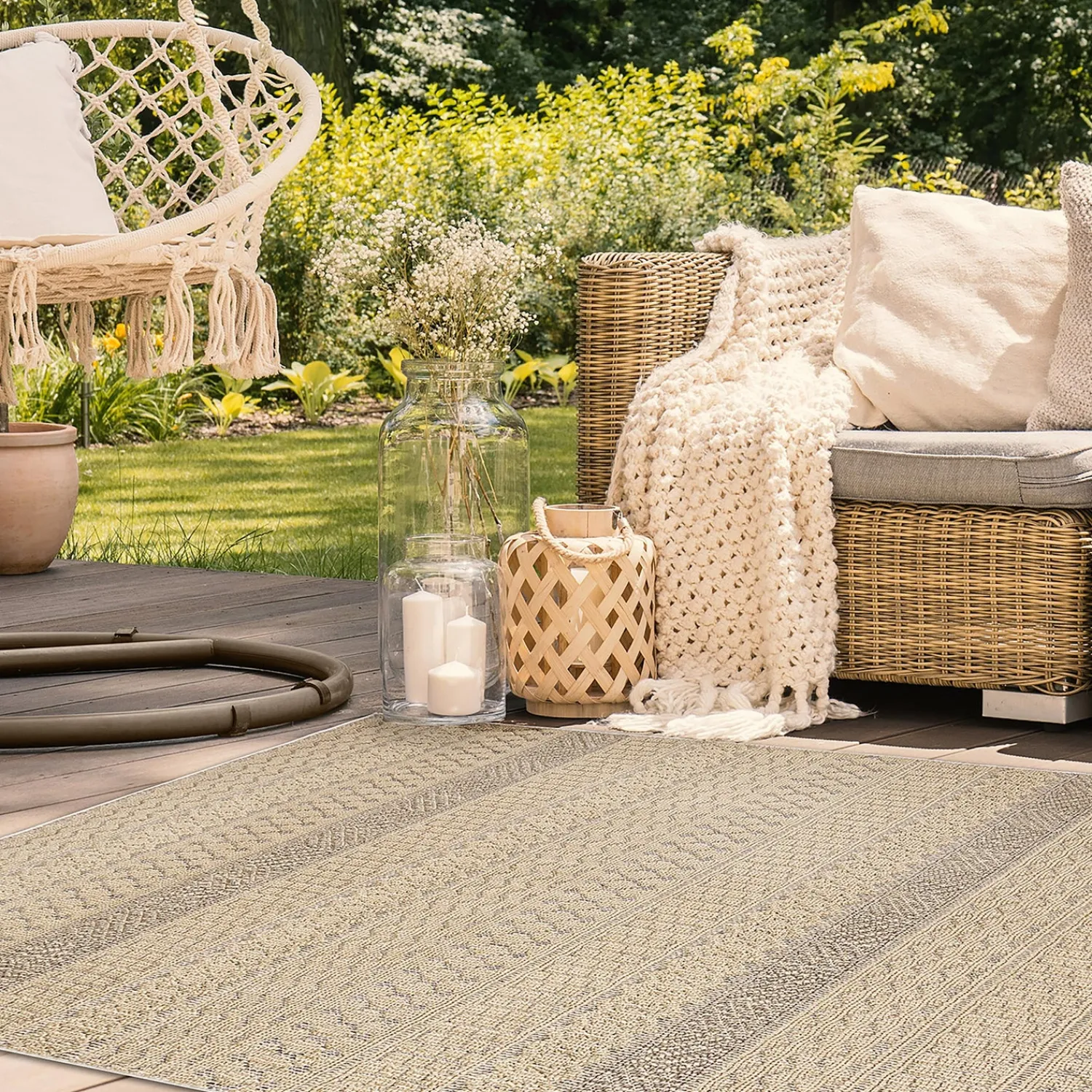 Plow & Hearth Area Rugs>Indoor/Outdoor Kitty Hawk Striped Rug, 6'6" x 9'4" Silver
