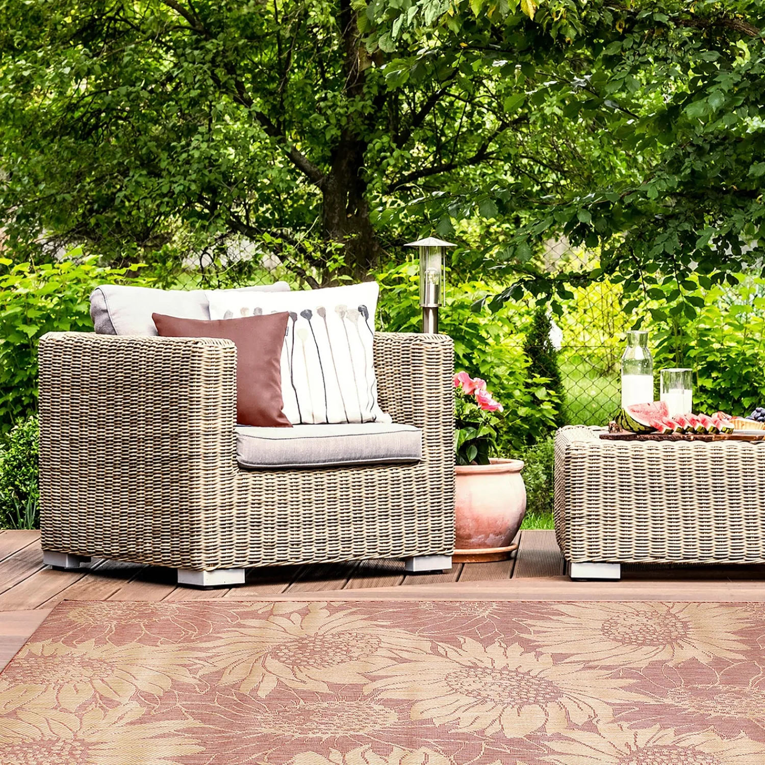 Plow & Hearth Area Rugs>Indoor/Outdoor Sunflower Rug, 7'10" x 9'10"
