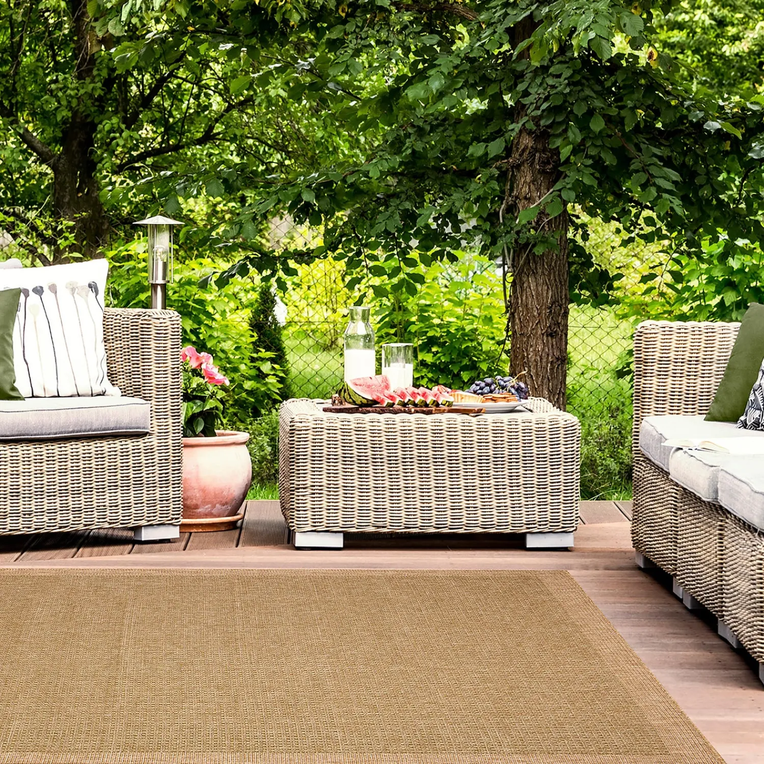 Plow & Hearth Area Rugs>Indoor/Outdoor Toulouse Border Print Rug, 7'10" x 9'10"