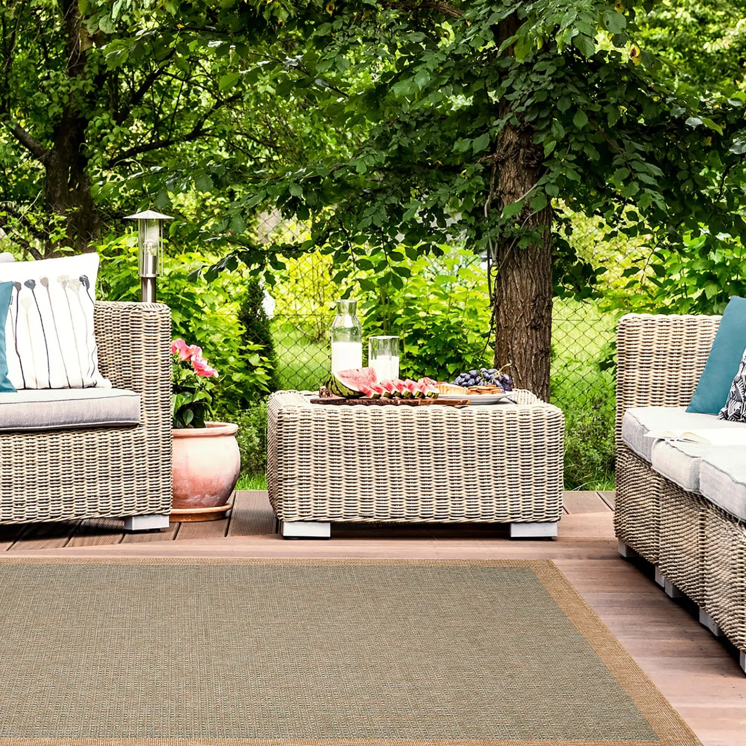 Plow & Hearth Area Rugs>Indoor/Outdoor Toulouse Border Print Rug, 7'10" x 9'10"