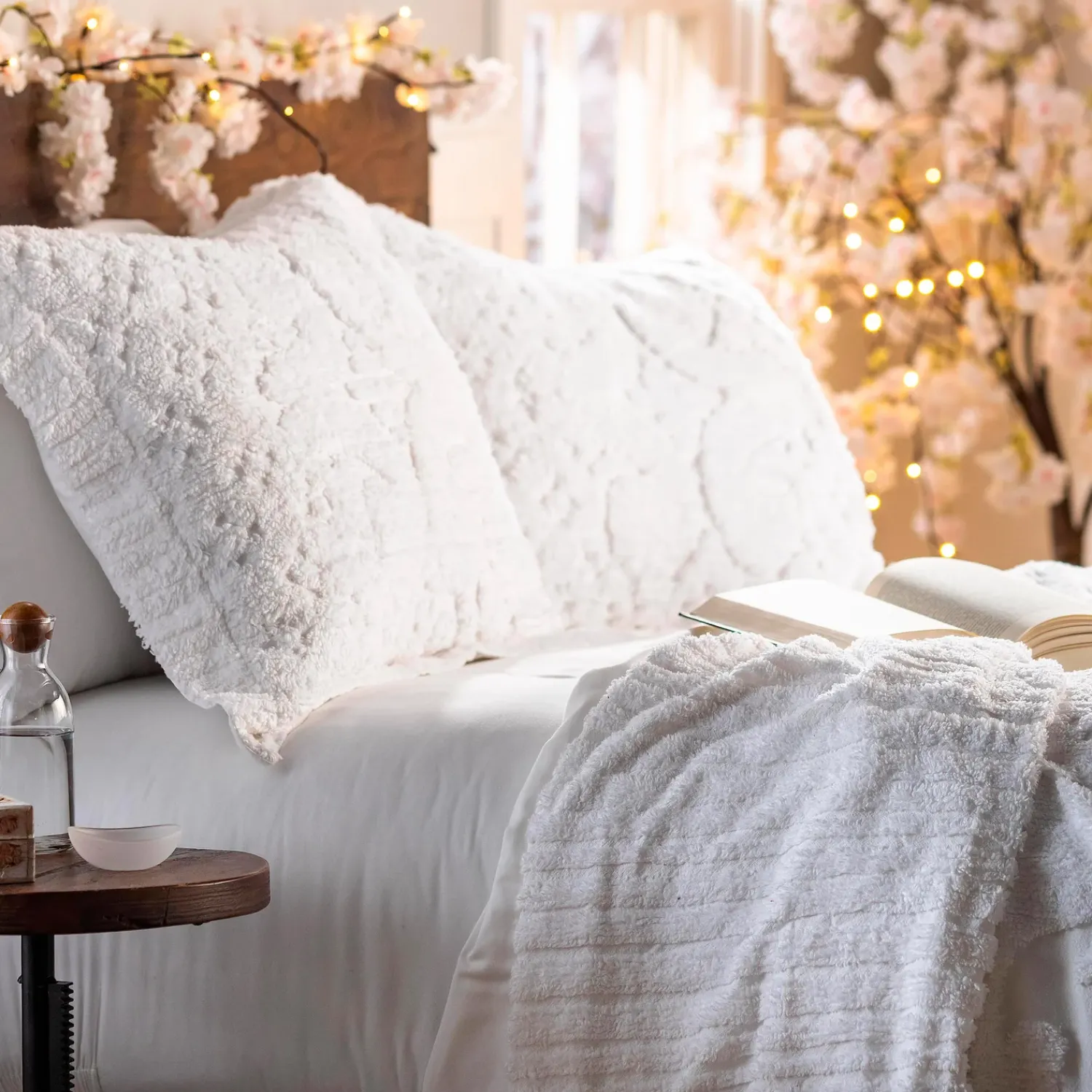 Plow & Hearth Quilts & Bedspreads|Sheets>Juliet Tufted Cotton Chenille Standard Sham White