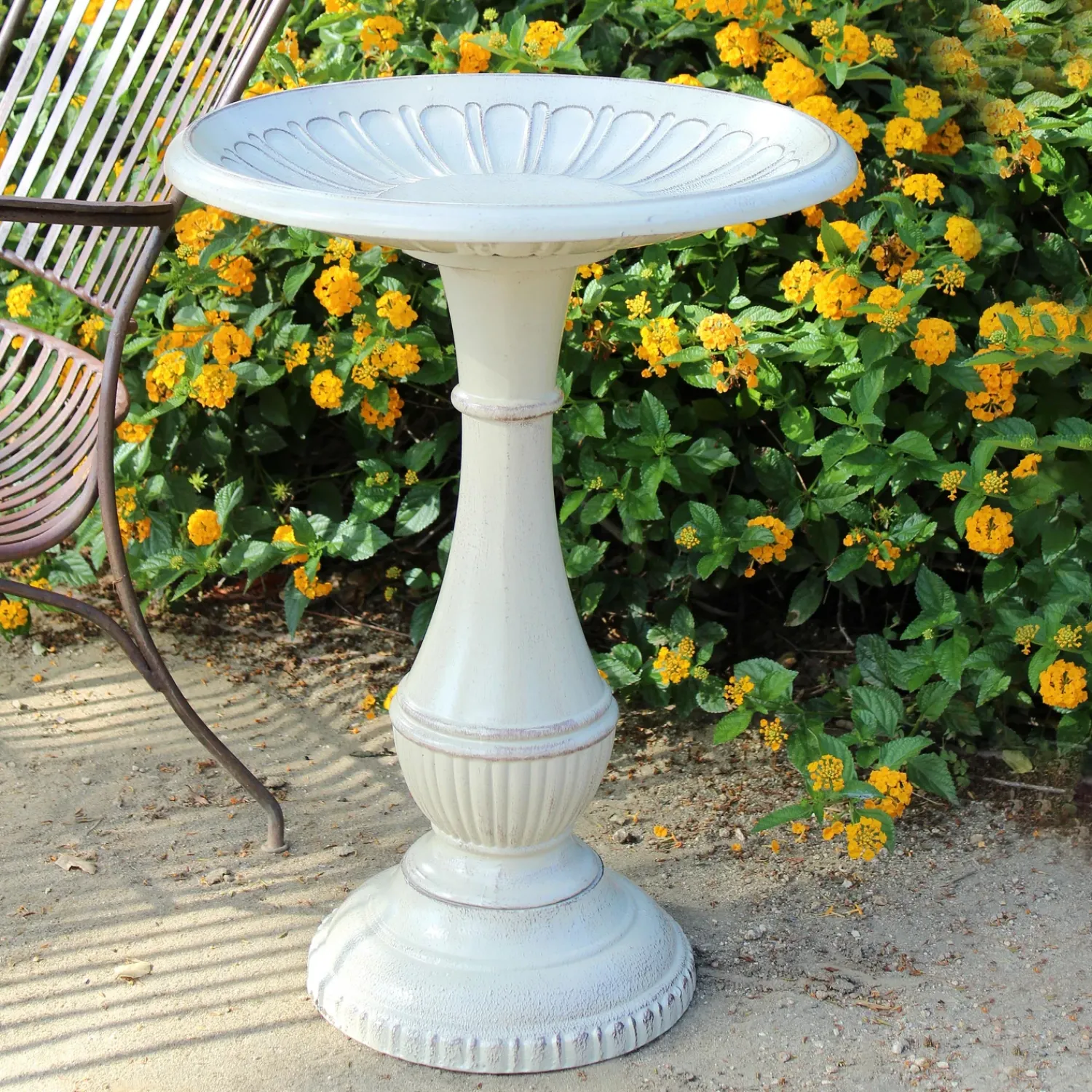 Plow & Hearth Birdbaths>Kingston Vintage White Standing Metal Birdbath on Pedestal
