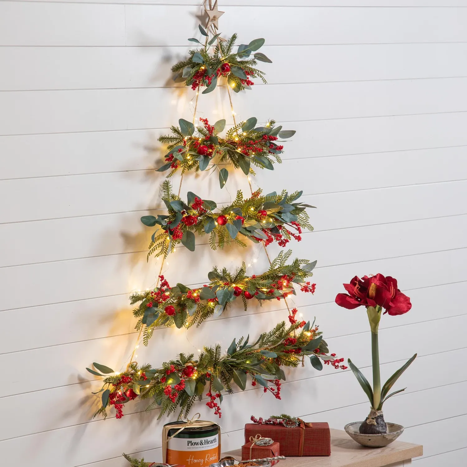 Plow & Hearth Decorative Accents|Faux Flowers & Plants>Lighted Hanging Wall Christmas Tree