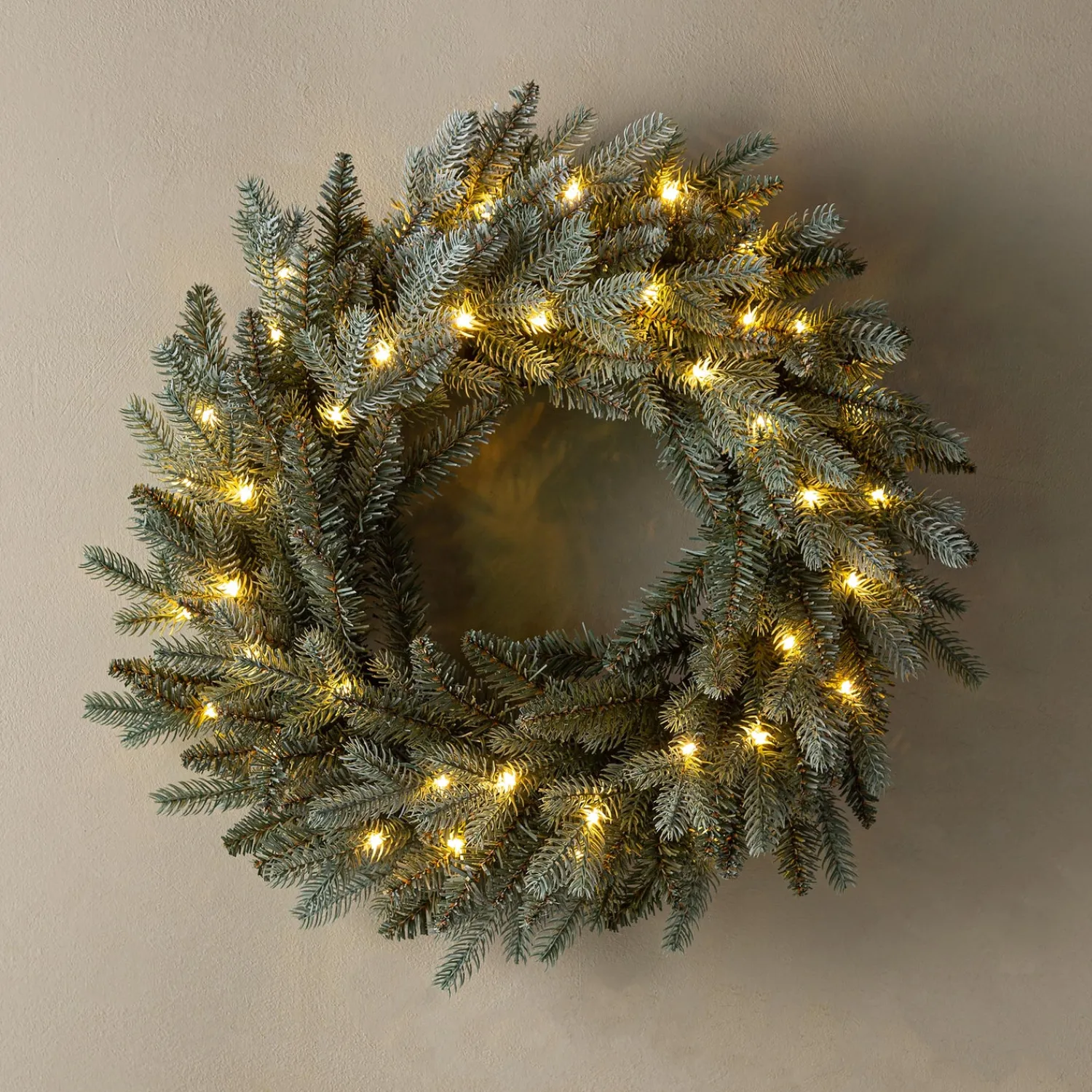 Plow & Hearth Wreaths>Misty Pine Lighted Holiday Wreath