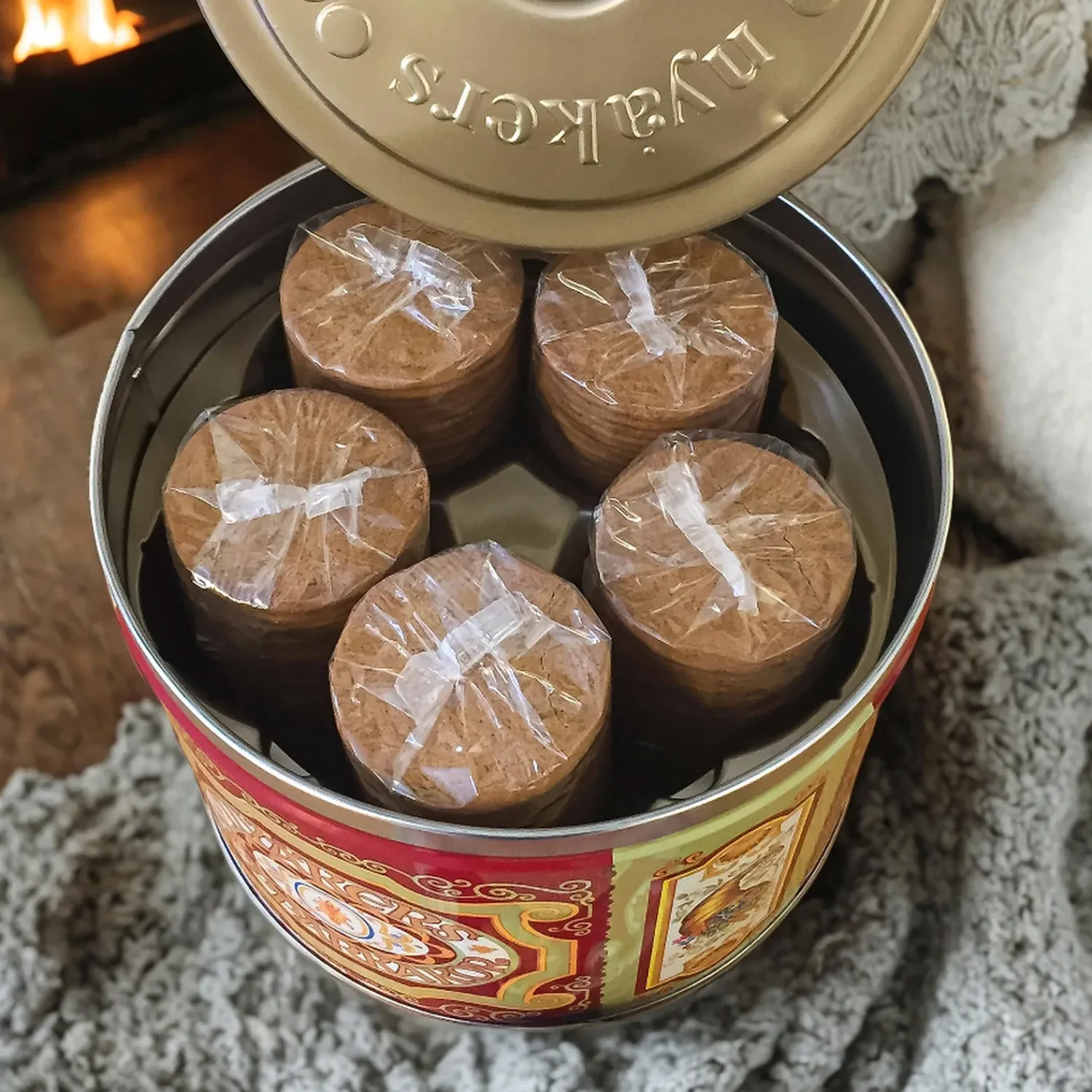 Plow & Hearth Gourmet Snacks & Nuts>Nyakers Swedish Gingersnap Cookies in Gift Tin