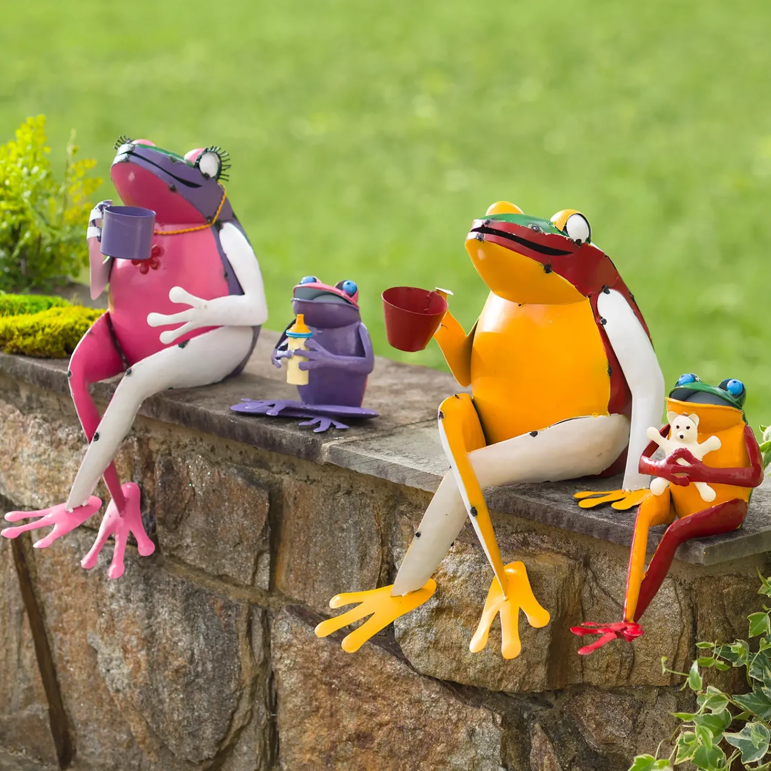 Plow & Hearth Garden Statues>Recycled Metal Coffee Frog Garden Art
