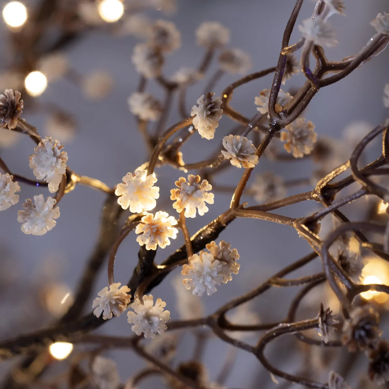 Plow & Hearth Lighted Trees & Garlands>Small Indoor/Outdoor Electric Lighted Baby's Breath Tree, 4'H