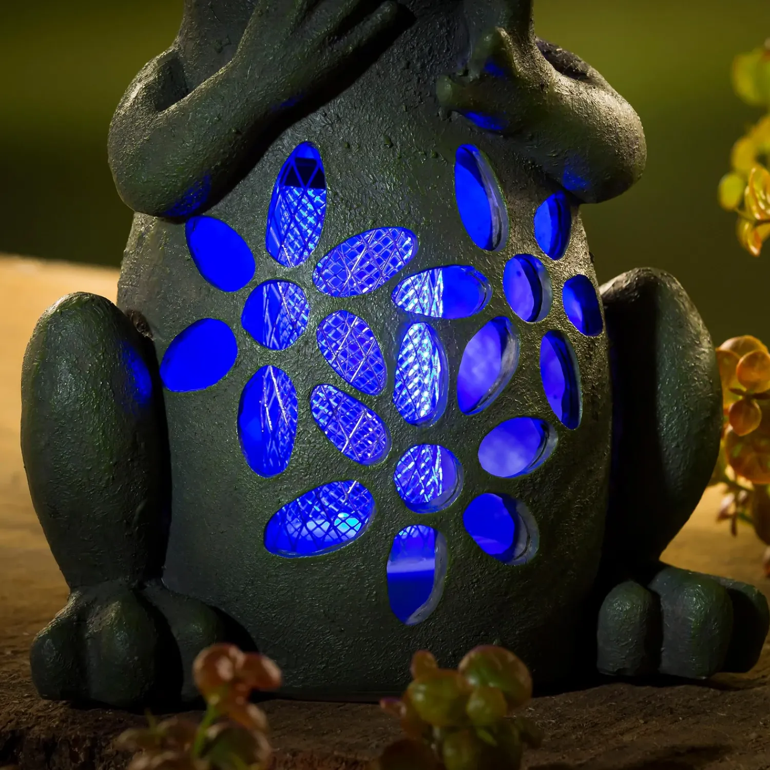 Plow & Hearth Garden Statues|Solar Accents>Solar Bug Zapper Garden Statue