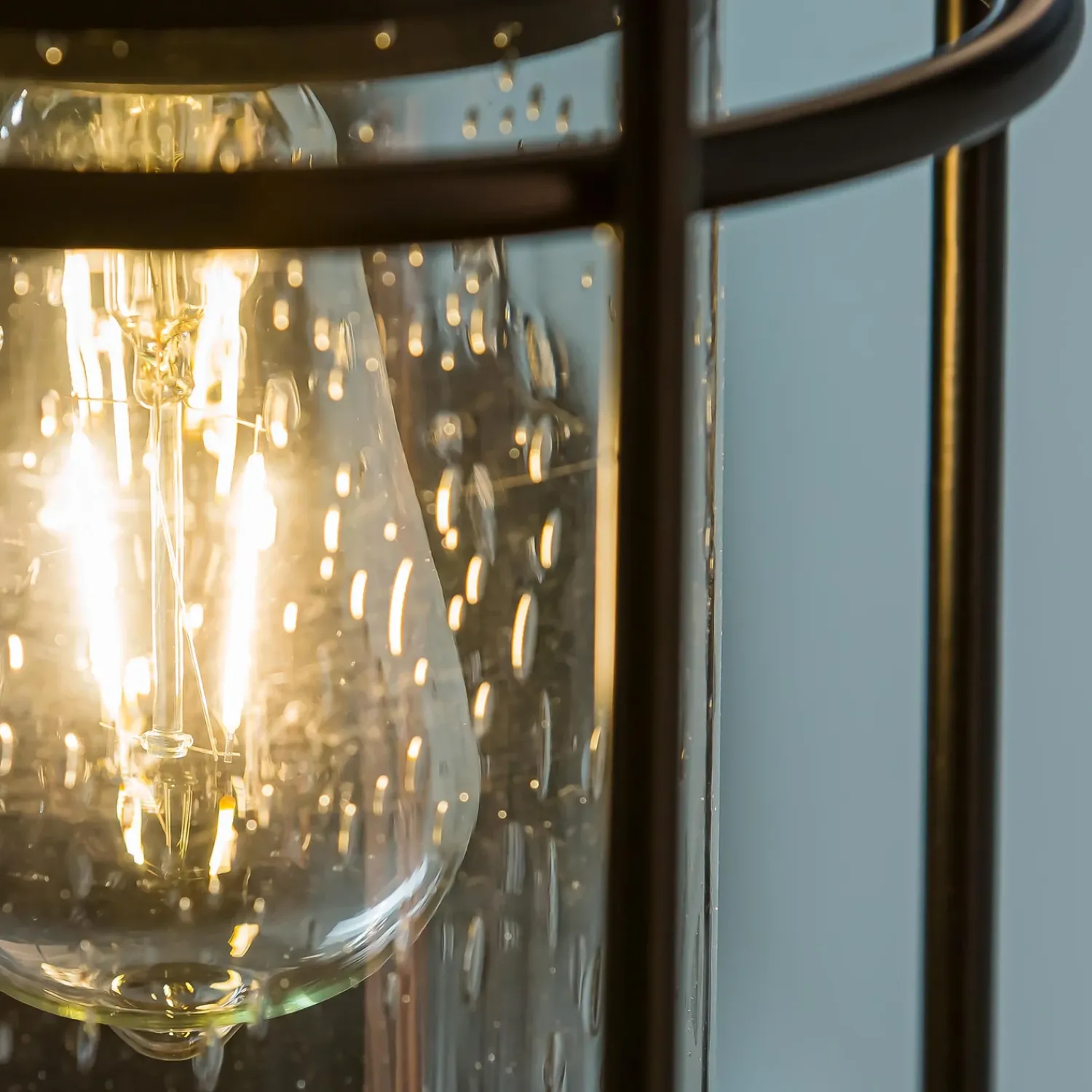 Plow & Hearth Solar Accents|Solar Lighting>Solar Metal and Bubble Glass Vintage Lantern