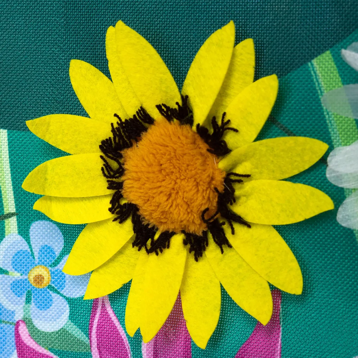 Plow & Hearth House & Estate Flags>Wildflowers Welcome Estate Flag
